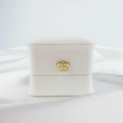 White ring box